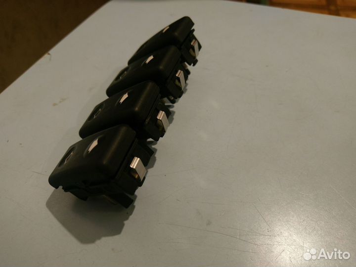 Кнопки электроподъемников задних дверей bmw e34 e3