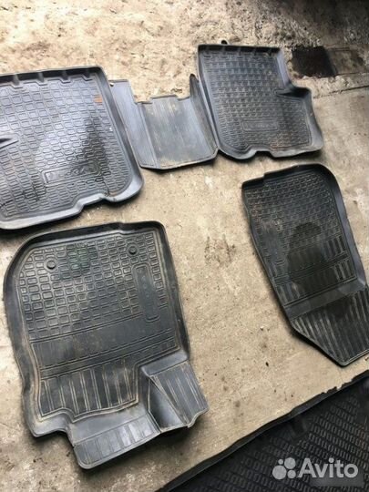 Комплект резиновых ковриков Renault Logan 2