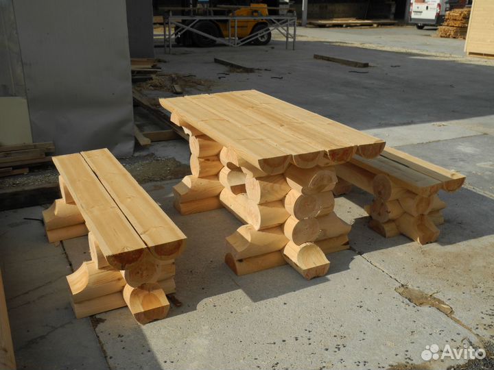 Сруб стола из оцилиндрованного бревна