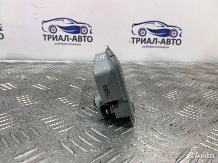 Плафон Mitsubishi Lancer 9 4G18 2007