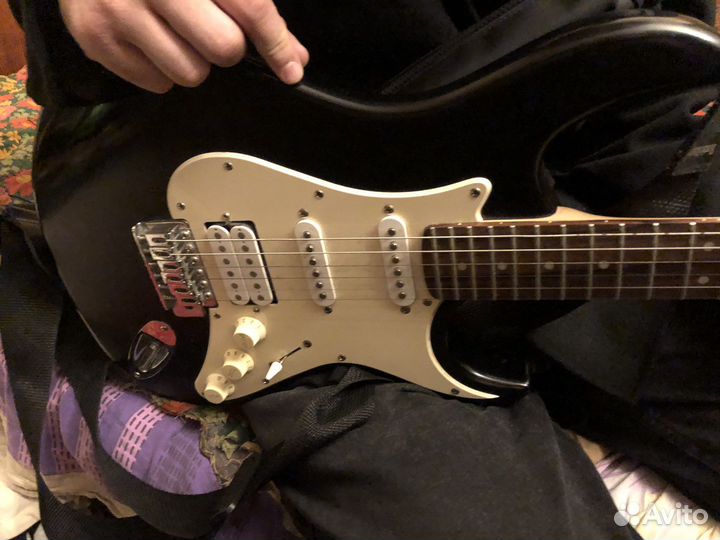 Электрогитара с комбоусилителем