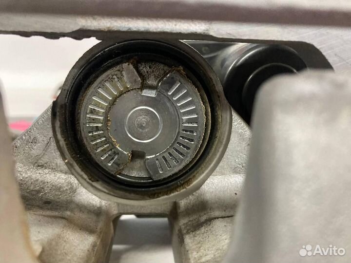 Суппорт тормозной задний левый Tesla Model 3