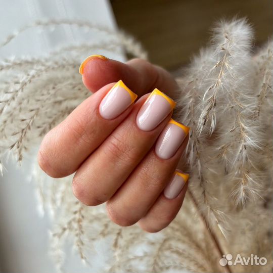 Маникюр и педикюр в студии