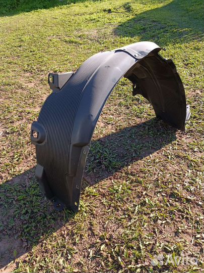 Передний правый подкрылок Kia Rio 3