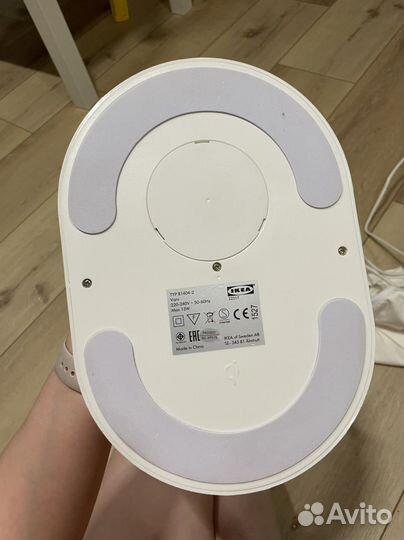 Настольная лампа IKEA с беспроводной запядкой