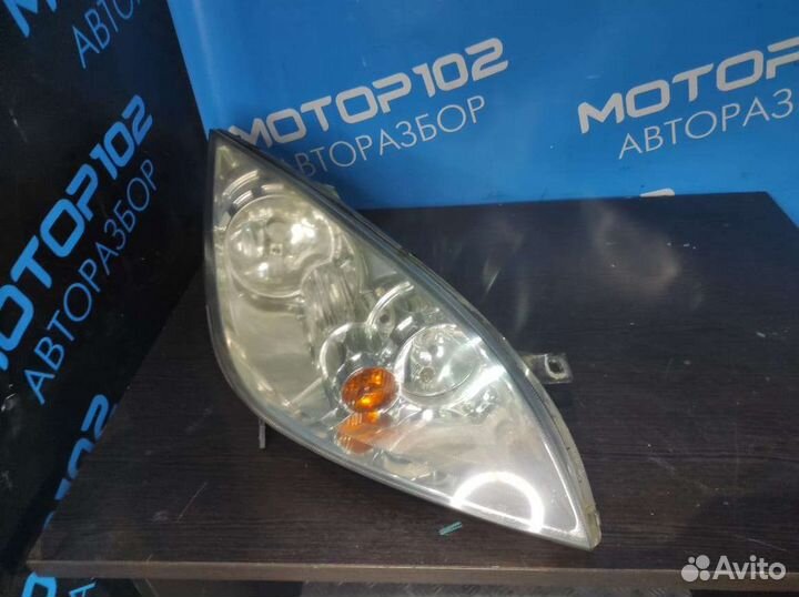 Передняя правая фара Mitsubishi Colt 6