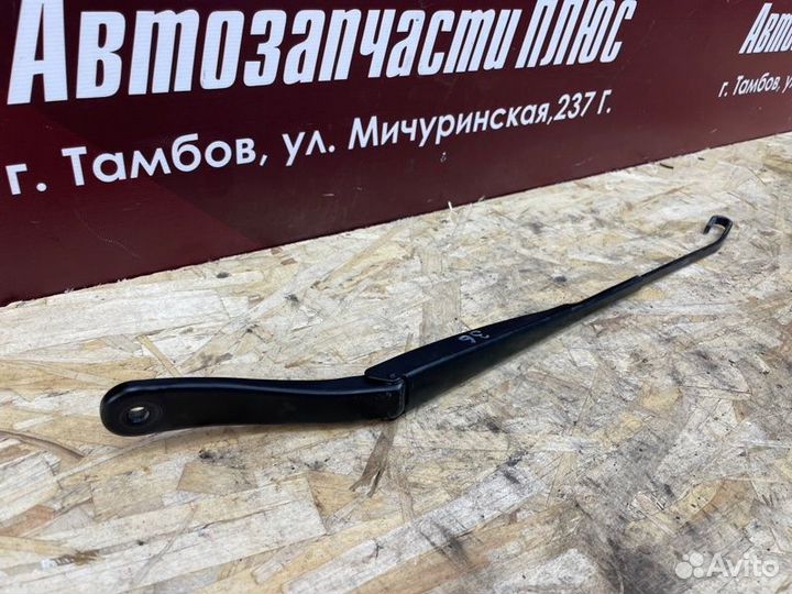 Поводок дворника передний правый Renault Duster