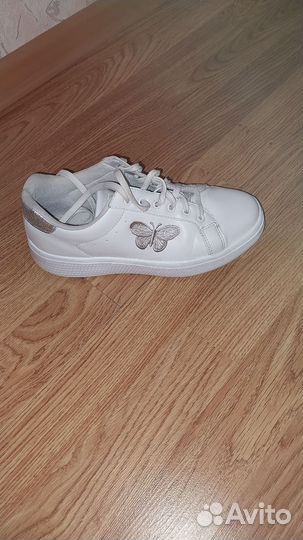 Кроссовки женские