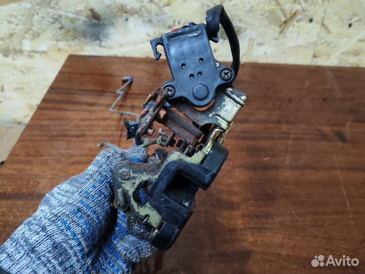 Замок водительской двери Киа Спортейдж 1