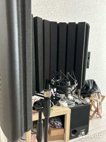 Акустический экран со стойкой для микрофона