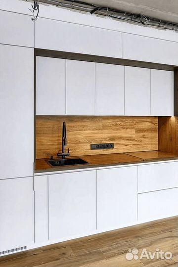 Кухня белая прямая