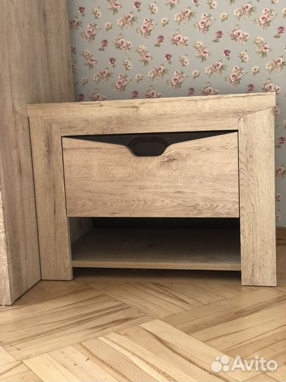 Тумба прикроватная