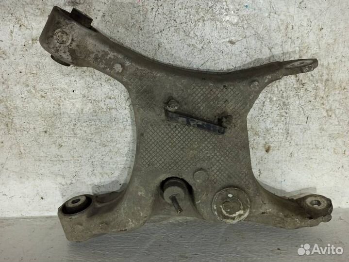Рычаг задний нижний правый