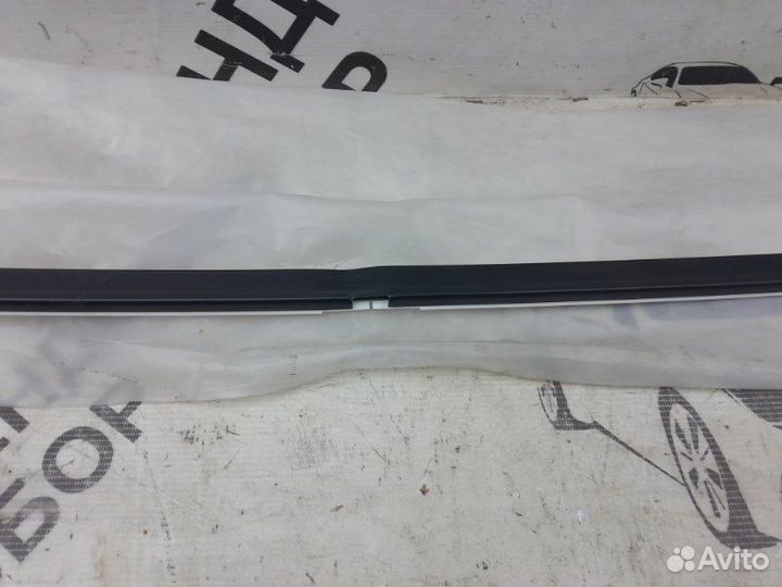 Молдинг лобового стекла Toyota Camry 70