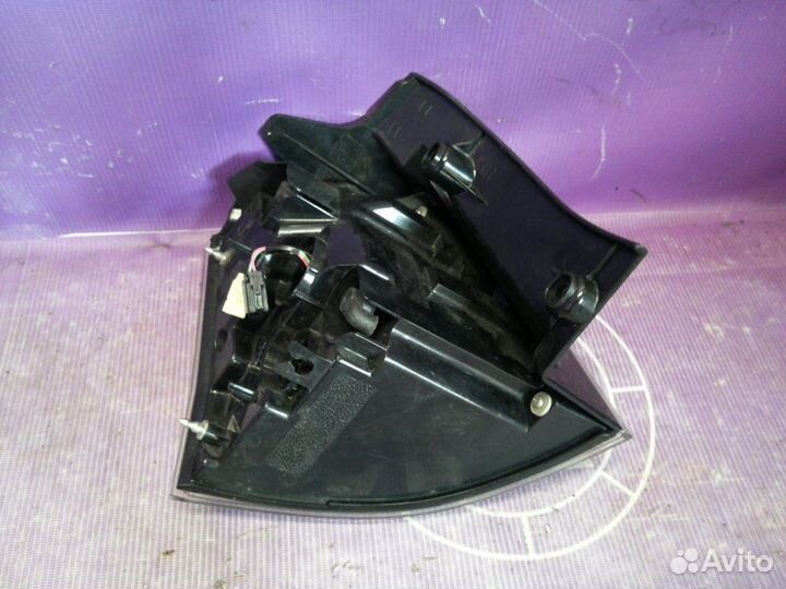 Фонарь задний правый Mitsubishi Outlander Xl