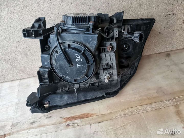 Фара ксенон Nissan X-Trail T-30