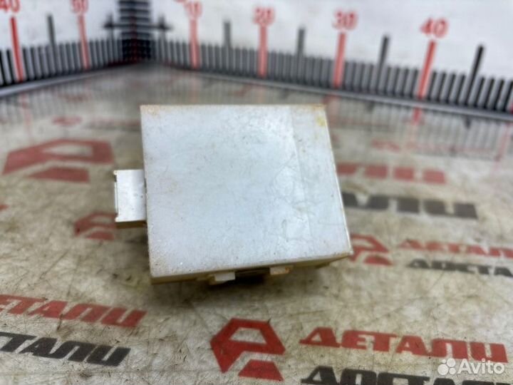 Блок управления центральным замком Toyota Avensis