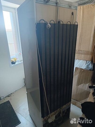 Холодильник трехкамерный Stinol