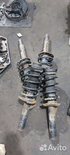 Передние стойки Volkswagen Passat B6