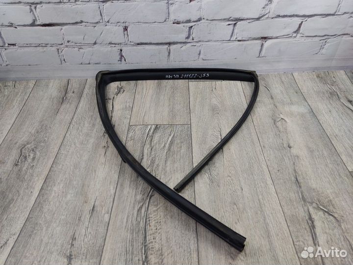 Уплотнитель стекла двери задний левый Maxima А32