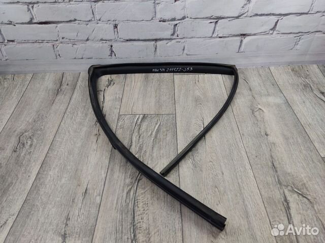 Уплотнитель стекла двери задний левый Maxima А32