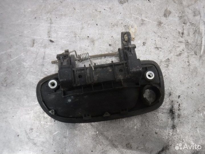 Ручка двери передняя правая Hyundai Accent G4EC