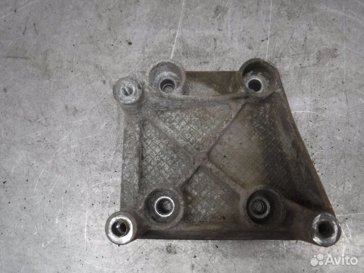 Кронштейн компрессора Peugeot 207 ET3J4 2008