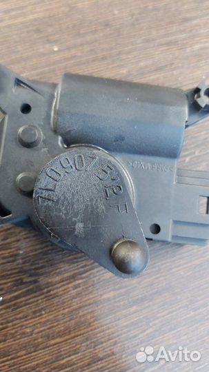 Моторчик заслонки печки Volkswagen Touareg 1 4.2