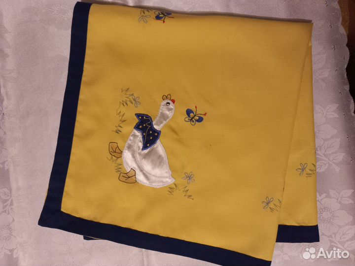 Скатерть-салфетка желтая с гусями 78х78 см