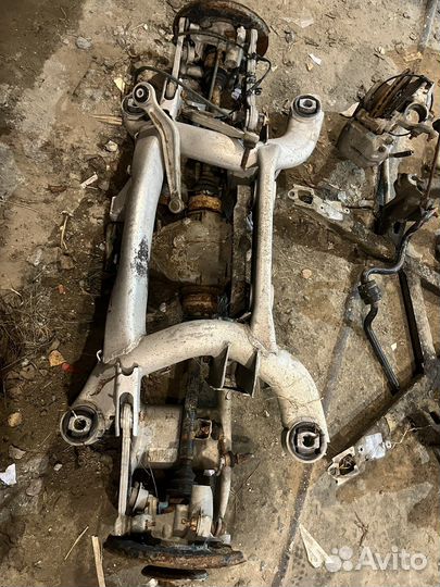 Задний подрамник е39