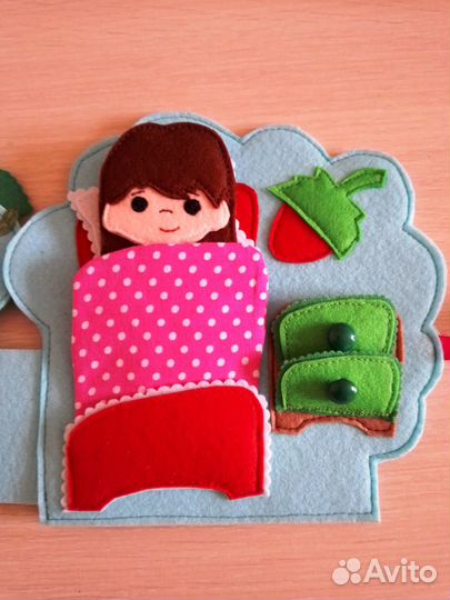 Развивающая книга-кукольный дом из фетра