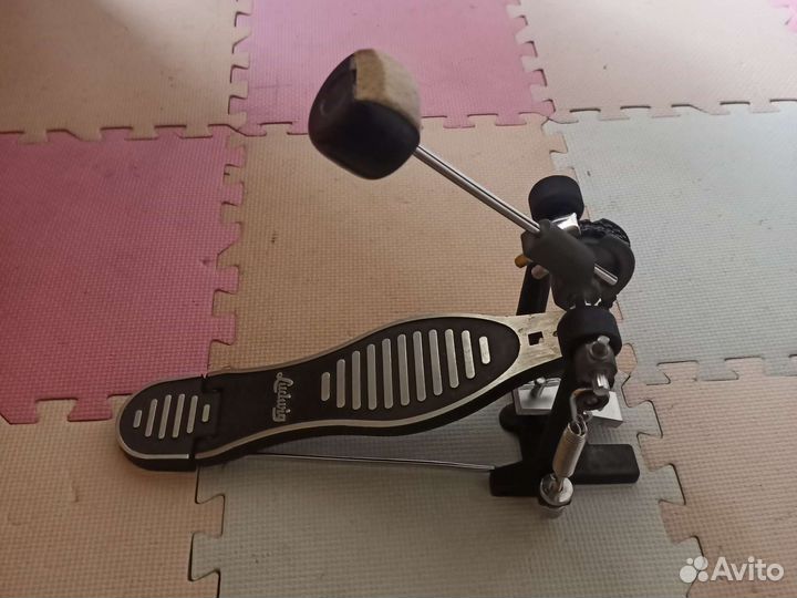 Педаль для бас барабана, бочки Ludwig