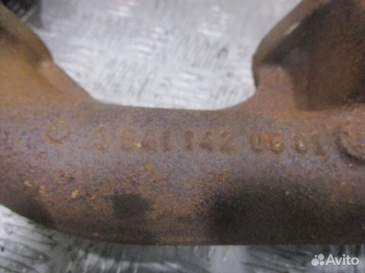 Выпускной коллектор (часть) Mercedes-Benz A5411420