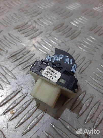 Кнопка стеклоподъемника Renault Kaptur H4M 2019