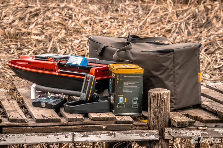 Кораблик для рыбалки:эхолот Toslon TF640,25А,сумки