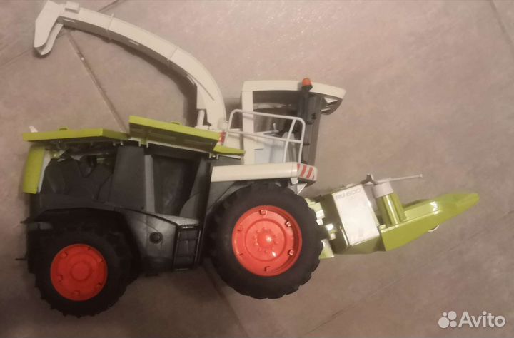 Трактор Брудер