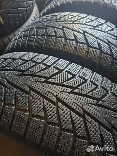 Hankook Winter I'Cept iZ 2 W616 215/65 R17 99T