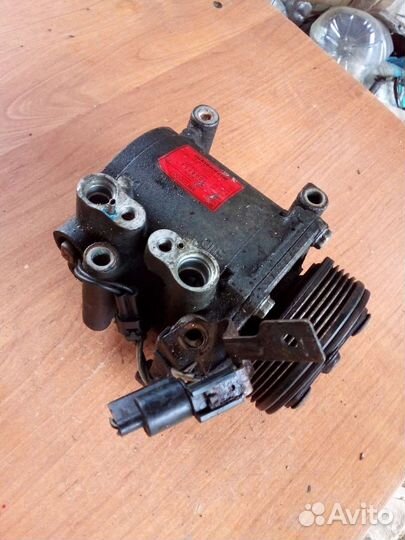 Компрессор кондиционера mitsubishi