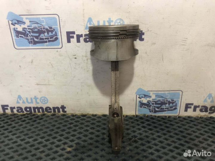 Поршень с шатуном Opel Kadett E16NZ 1.6 1988