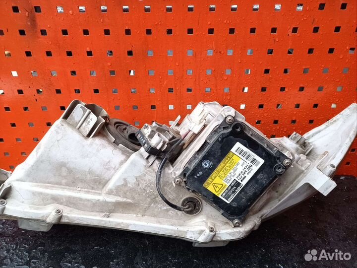 Фара правая на запчасти Toyota Camry 40 ксенон