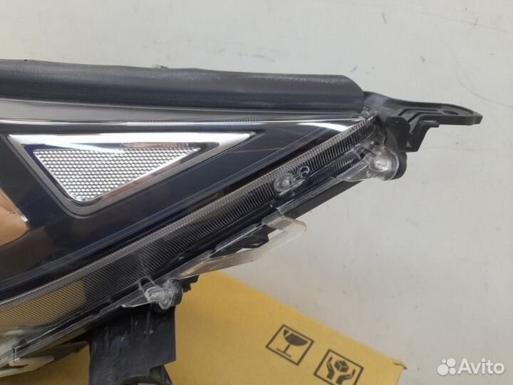 Фара левая Toyota Rav4 50 2018-2023