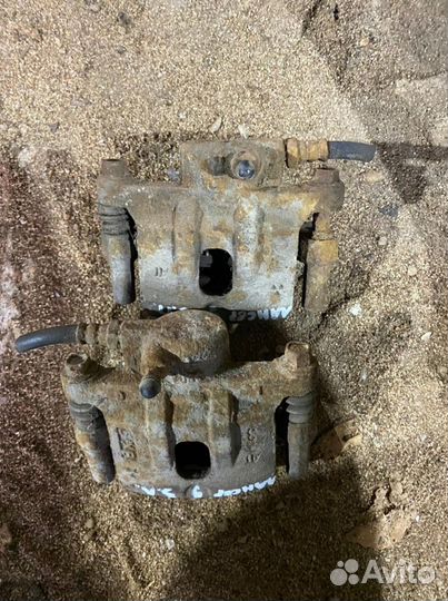 Тормозн суппорт задний правый mitsubishi lancer 9