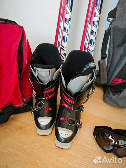 Горные лыжи atomic с ботинками