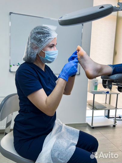 Подолог (вросший ноготь, мозоли, трещины)