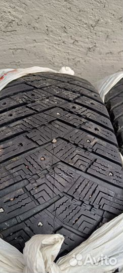 Goodyear UltraGrip Ice Arctic SUV 225/65 R17 102T