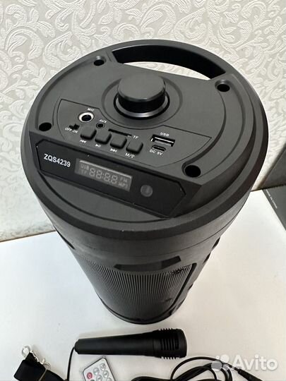 Портативная Bluetooth колонка с микрофоном новая
