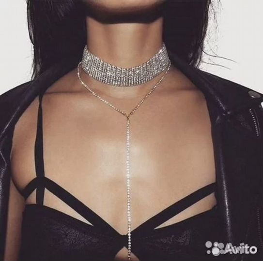 Классный чокер со стразами