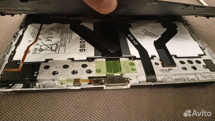 Планшет samsung(В не рабочим состояние)