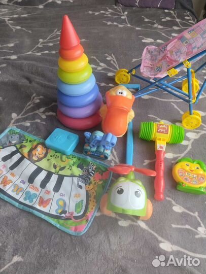 Развивающие игрушки для малышей пакетом