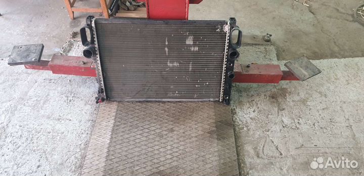 Радиатор охлаждения mercedes w211